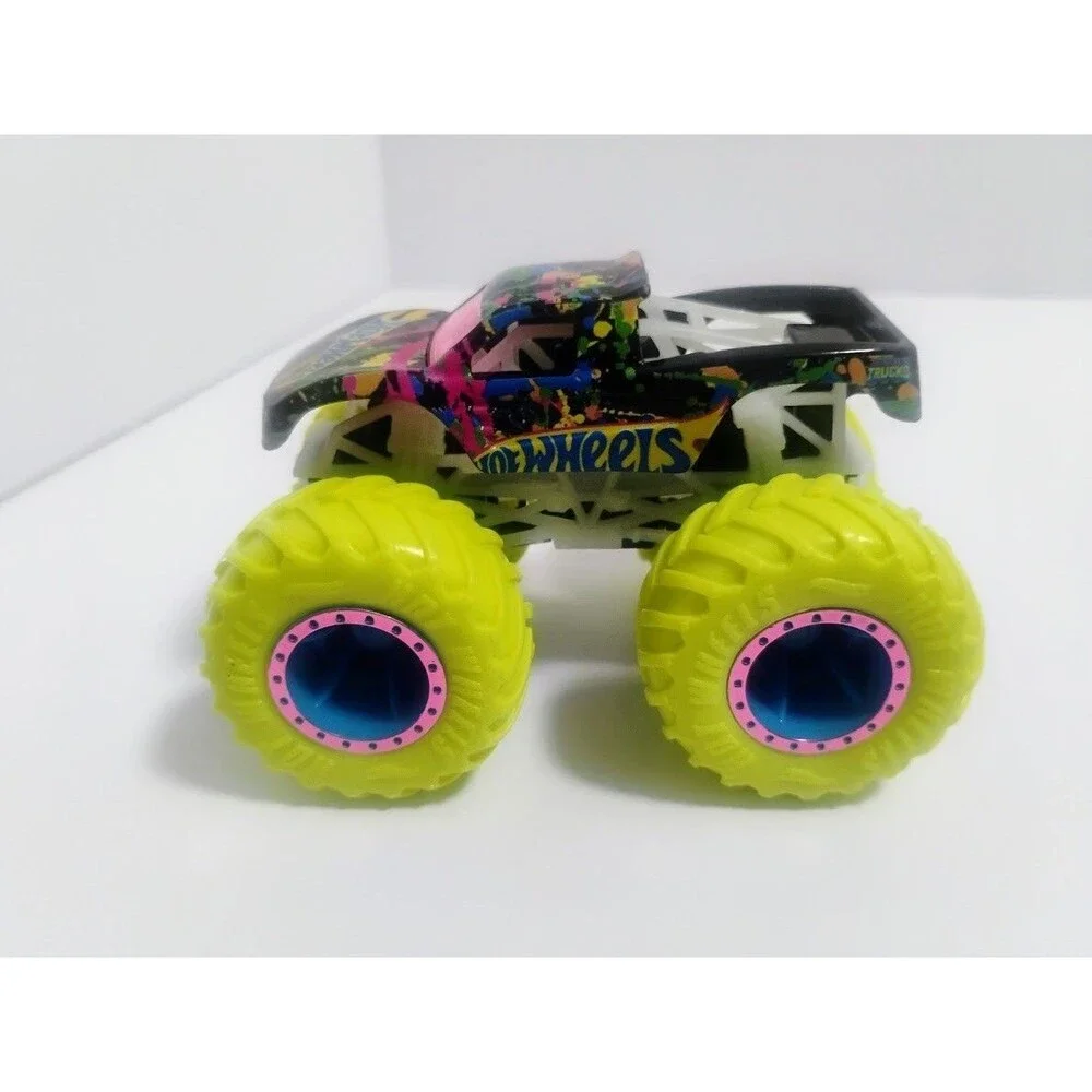MATTEL HOT WHEELS MONSTER TRUCKS GLOW IN THE DARK LOT HAUL Y’ALL DARK BATTITUDE